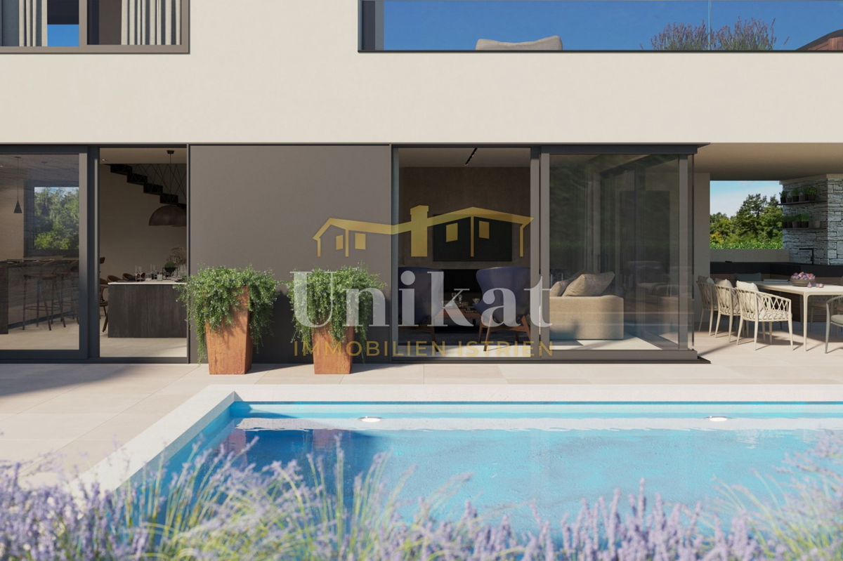 Hiša z veliko strešno teraso in bazenom